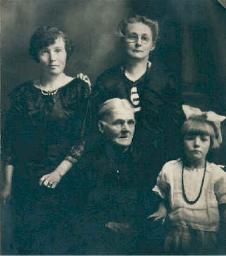 fourgen.jpg (64494 bytes)
